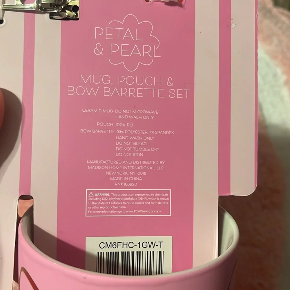 Mug, Pouch , & bow barrette set - Picture 4 of 4